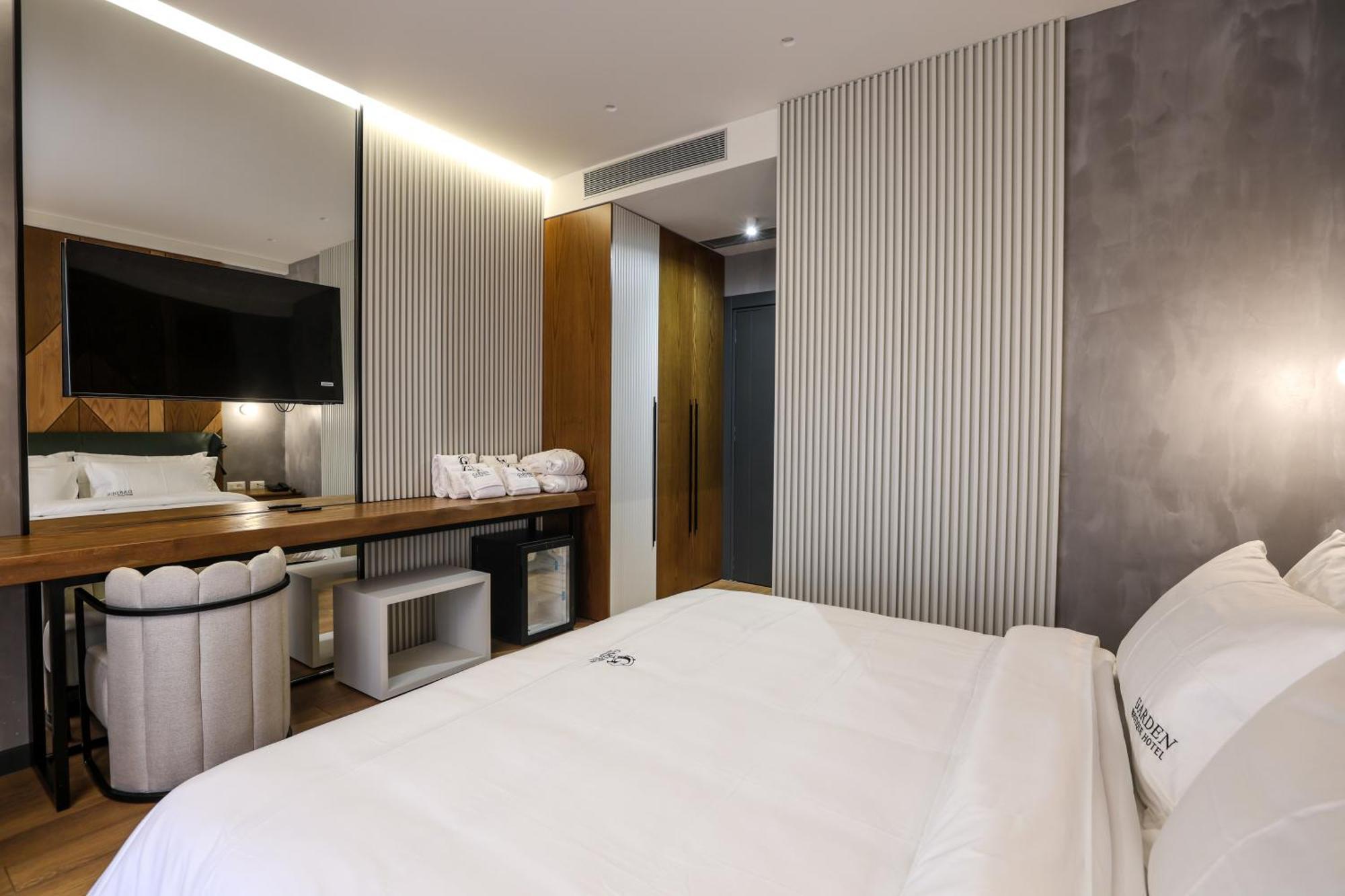 Garden Boutique Hotel Tirana Exterior photo