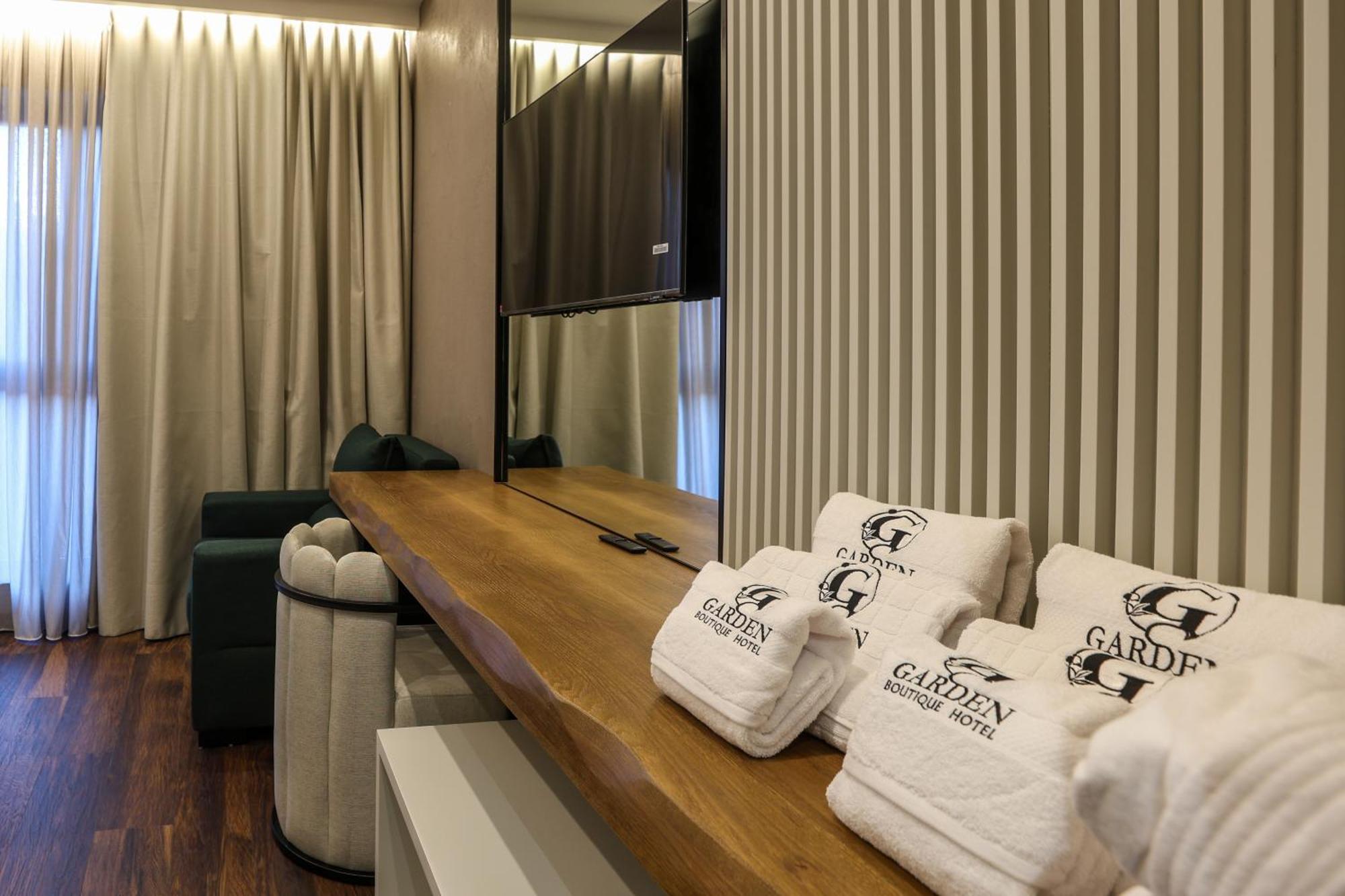 Garden Boutique Hotel Tirana Exterior photo